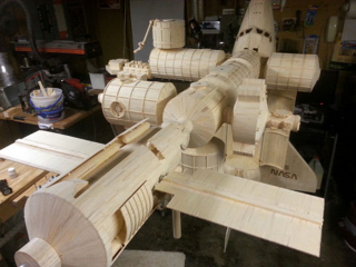 Illustration for article titled Man makes giant 13.4-foot-long space station with 282,000 matchsticks